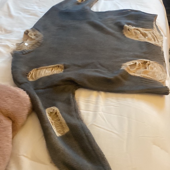 Brand new never worn. Distressed sweater - Picture 6 of 6